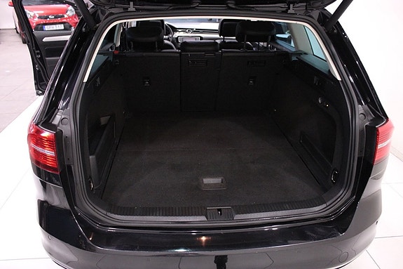 Volkswagen Passat 21 of 30