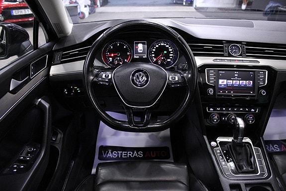 Volkswagen Passat 15 of 30