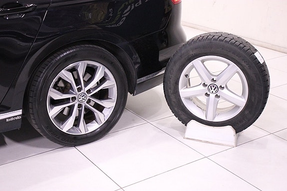 Volkswagen Passat 25 of 30