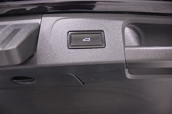 Volkswagen Passat 12 of 30