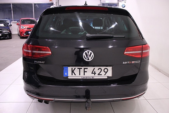 Volkswagen Passat 7 of 30