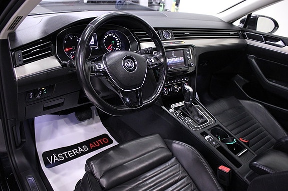 Volkswagen Passat 14 of 30