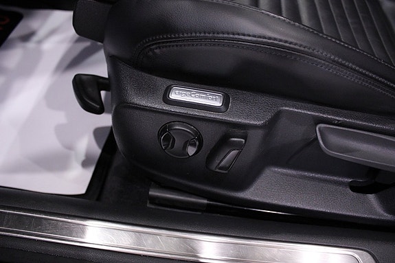 Volkswagen Passat 27 of 30