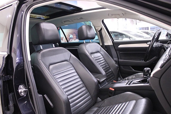 Volkswagen Passat 18 of 30