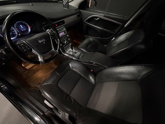 Volvo V70 8 of 11