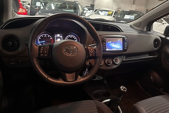 Toyota Yaris 11 of 22