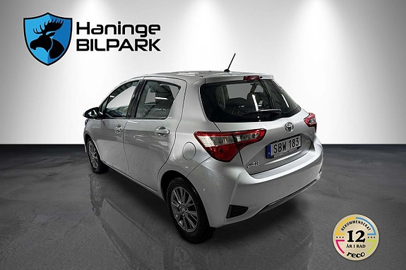 Toyota Yaris 8 of 22