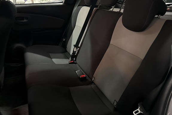 Toyota Yaris 12 of 22