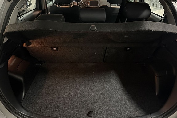 Toyota Yaris 13 of 22