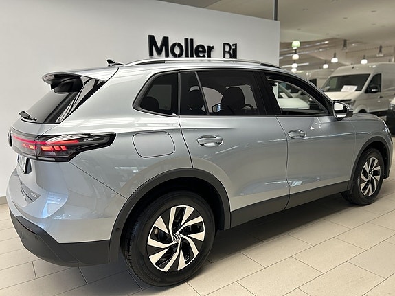 Volkswagen Tiguan 2 of 22