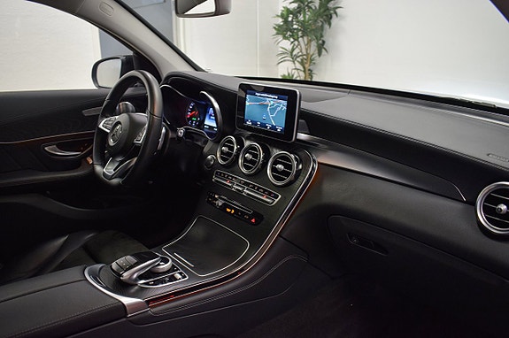 Mercedes-Benz GLC250 10 of 28