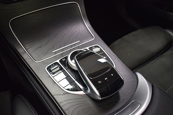 Mercedes-Benz GLC250 19 of 28