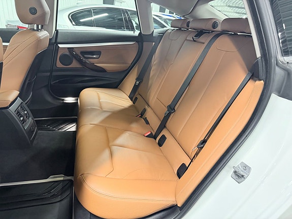 BMW 328i 13 of 29