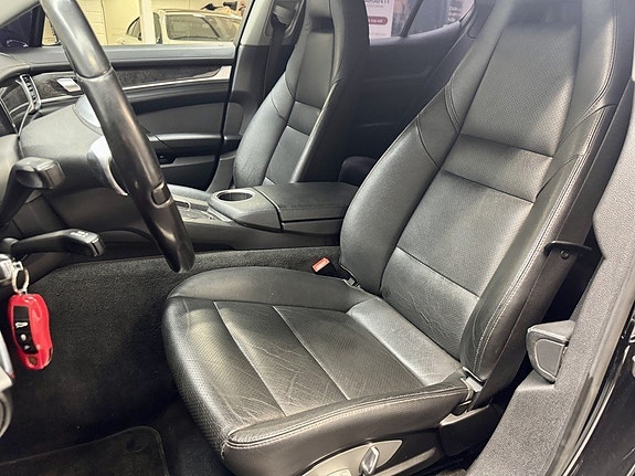 Porsche Panamera 4 13 of 24