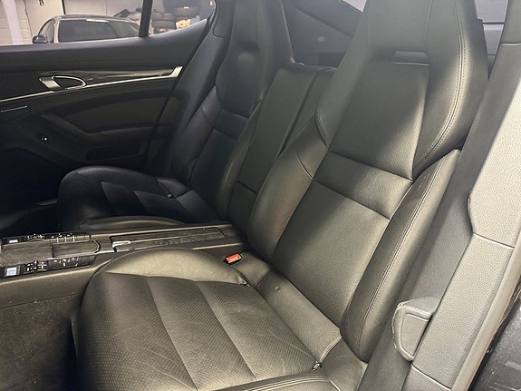 Porsche Panamera 4 16 of 24