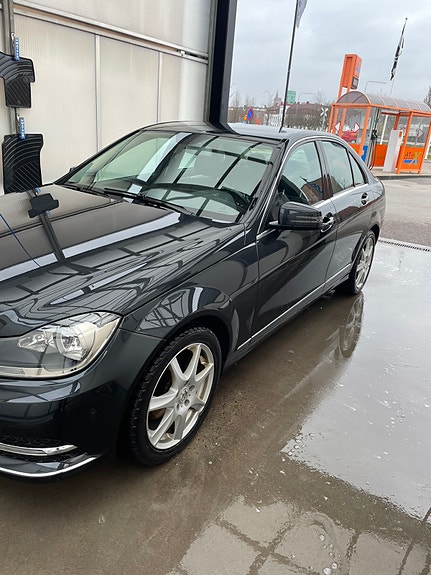 Mercedes-Benz C180 2 of 6