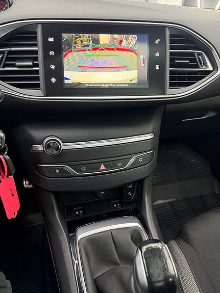 Peugeot 308 SW 10 of 14