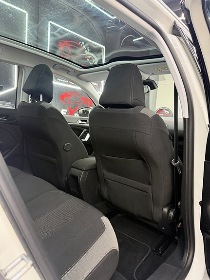 Peugeot 308 SW 13 of 14