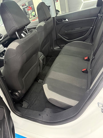 Peugeot 308 SW 8 of 14