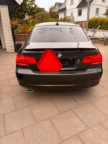 BMW 320d 2 of 5