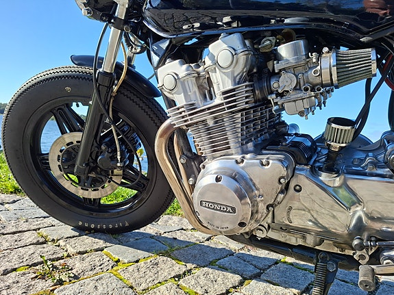 Honda CB750 4 of 13