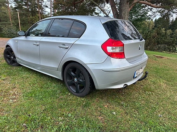 BMW 120i 4 of 6