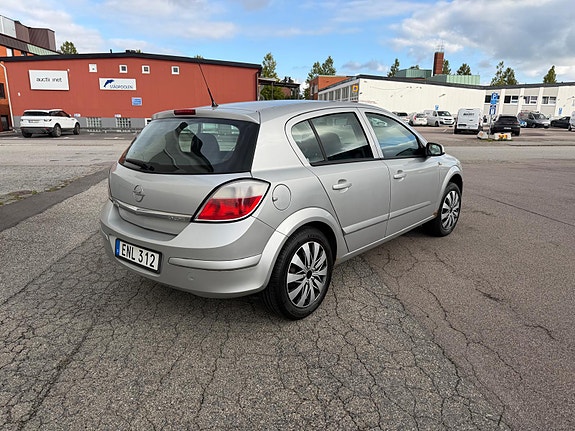 Opel Astra 3 of 6