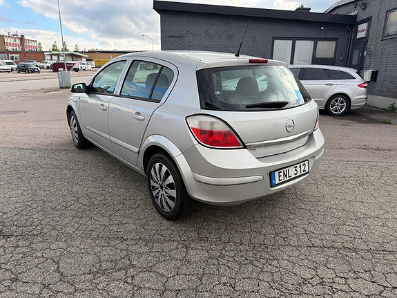 Opel Astra 4 of 6