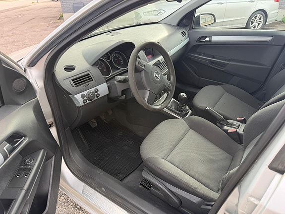 Opel Astra 5 of 6