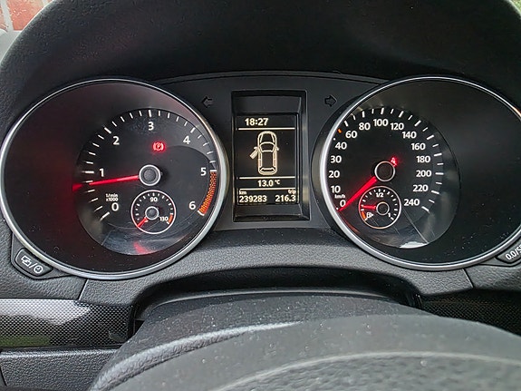 Volkswagen Golf VI 5 of 9