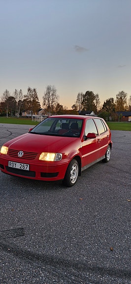 Volkswagen Polo 2 of 4