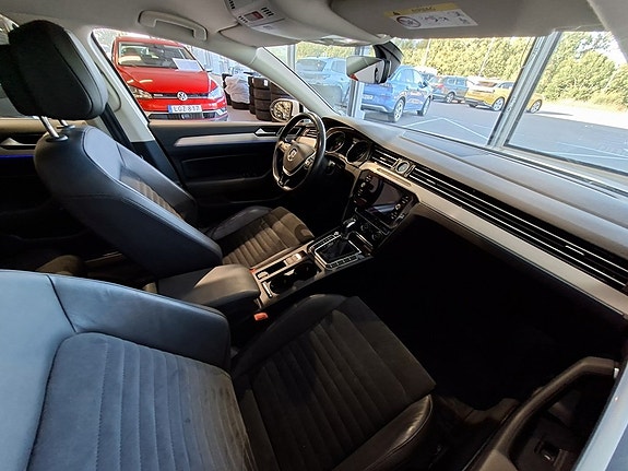 Volkswagen Passat 10 of 14