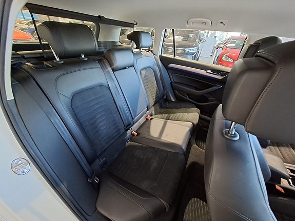 Volkswagen Passat 9 of 14