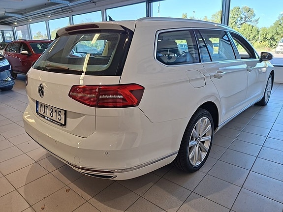 Volkswagen Passat 4 of 14