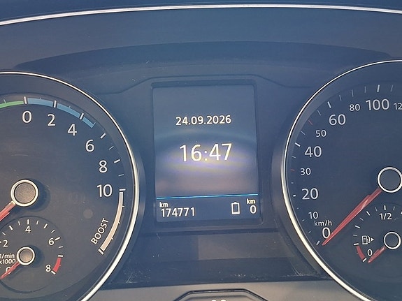Volkswagen Passat 11 of 14