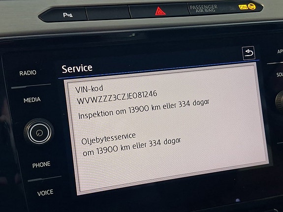 Volkswagen Passat 12 of 14