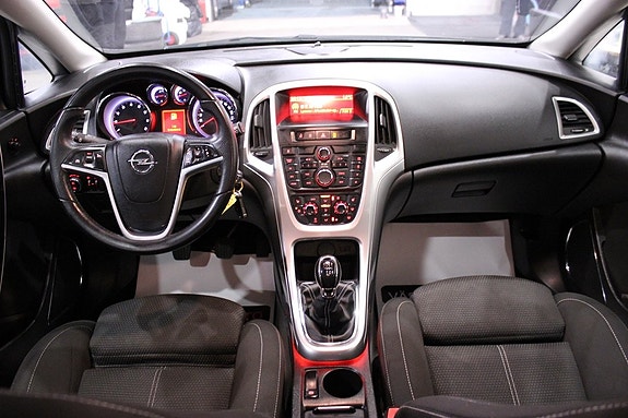 Opel Astra 10 of 25