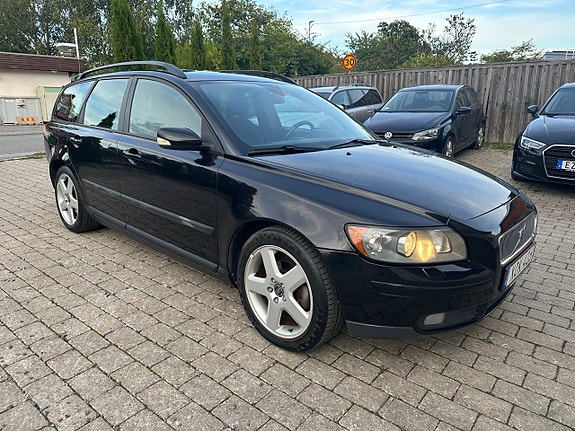 Volvo V50 2 of 13