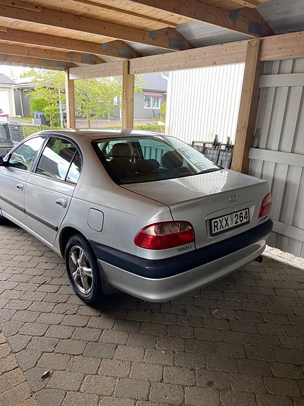 Toyota Avensis 2 of 4