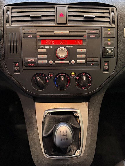 Ford C-Max 11 of 17