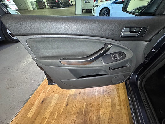 Ford C-Max 12 of 17