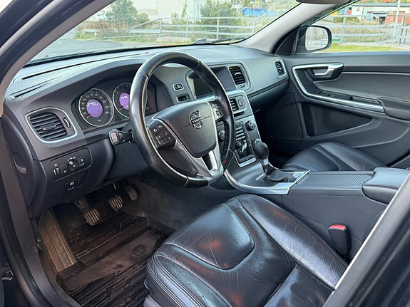 Volvo V60 7 of 12
