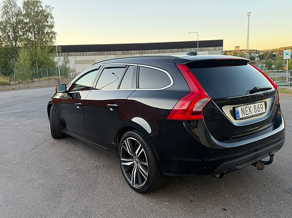 Volvo V60 2 of 12
