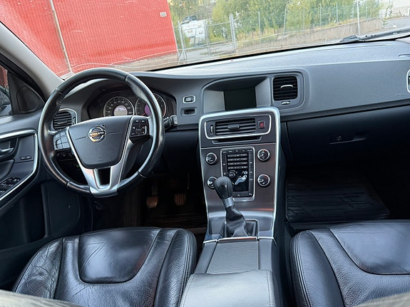 Volvo V60 11 of 12