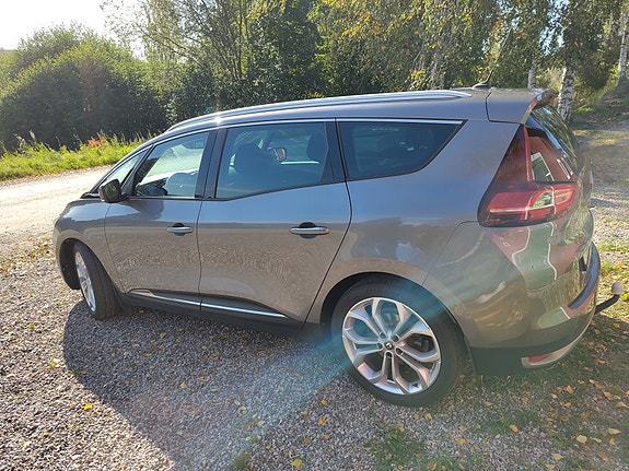 Renault Grand Scenic IV 6 of 8