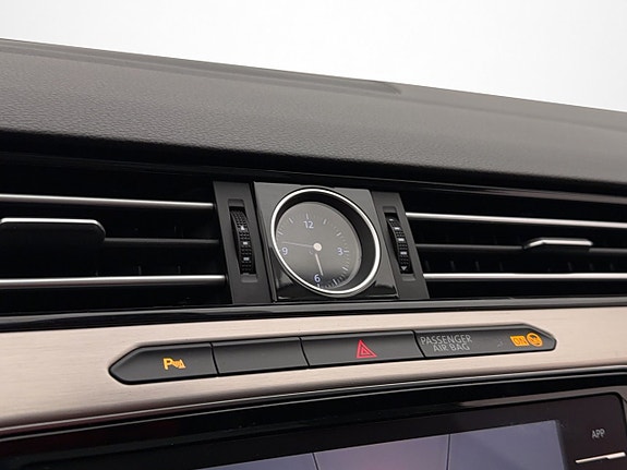 Volkswagen Passat 18 of 30