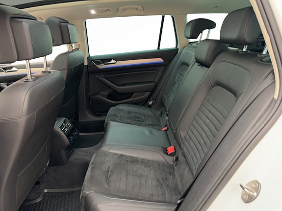 Volkswagen Passat 28 of 30