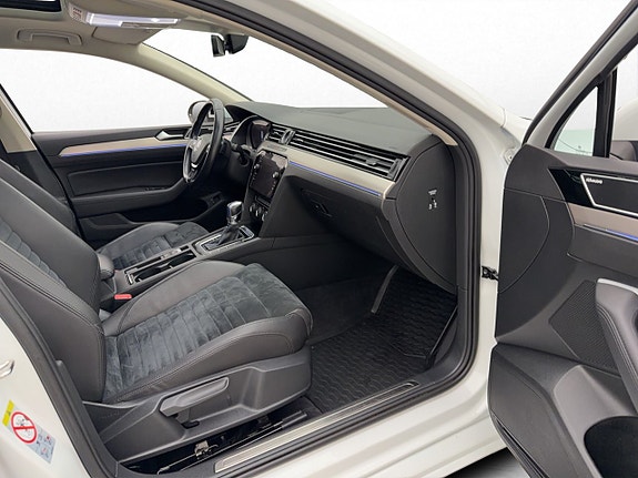 Volkswagen Passat 24 of 30