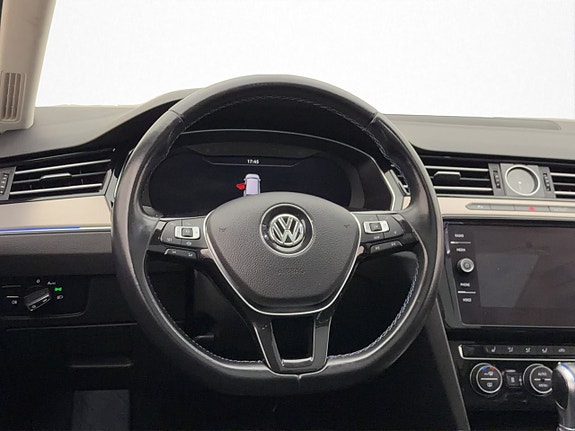 Volkswagen Passat 13 of 30