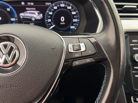 Volkswagen Passat 16 of 30